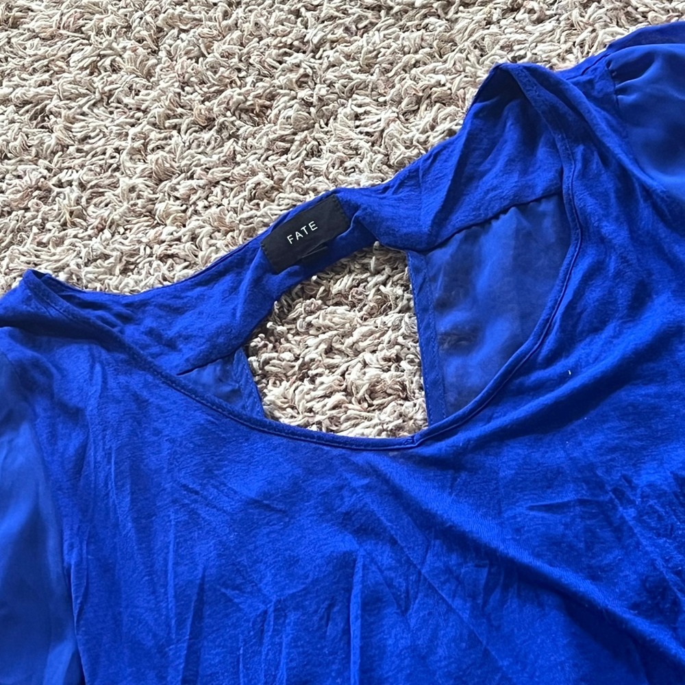 Fate Royal Blue Open Back Keyhole High Low Blouseโ Long Sleeve Top Womens Medium